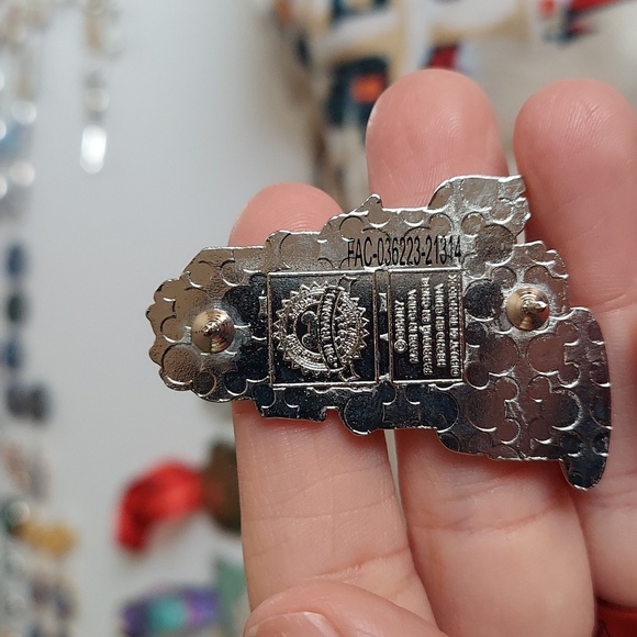 2022 Disney Custom Cake Creations Mystery Pin Tiana The Princess and the Frog - Picture 2 of 2